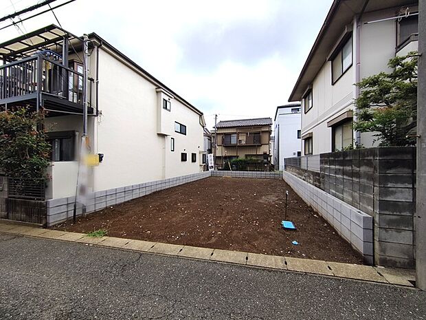 カースペースは1台駐車できます。車庫の出し入れのしやすさなど、実際に現地にてご確認ください。