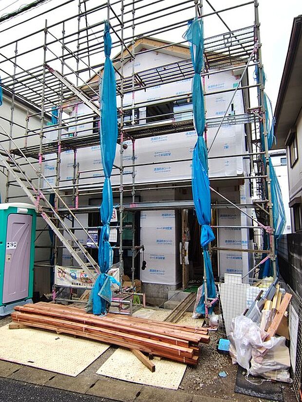戸建てが立ち並ぶ静かな住宅街。四季折々の移り変わりを感じながら自然と楽しみ、暮らす、そんな毎日を日々の中で感じられる住環境