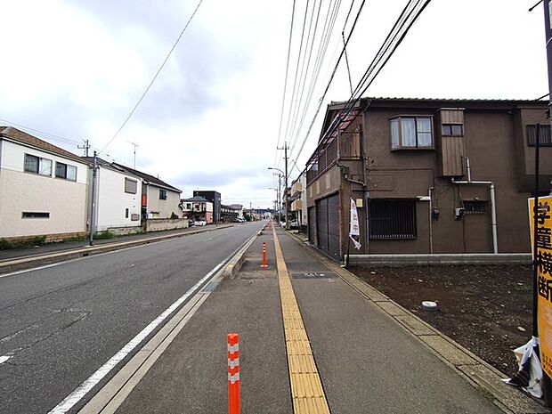 前面道路は広く、駐車がしやすいです。