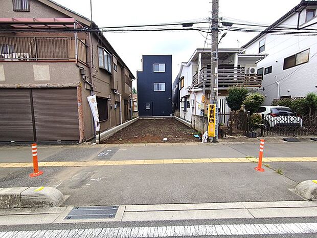 戸建てが立ち並ぶ静かな住宅街。四季折々の移り変わりを感じながら自然と楽しみ、暮らす、そんな毎日を日々の中で感じられる住環境