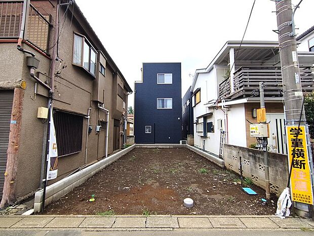 戸建てが立ち並ぶ静かな住宅街。四季折々の移り変わりを感じながら自然と楽しみ、暮らす、そんな毎日を日々の中で感じられる住環境
