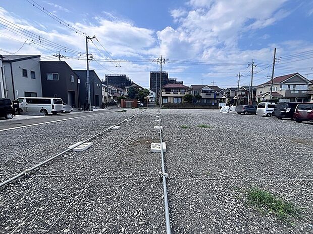 五感で感じる、現地でしかわからない事も沢山ございます。周辺環境なども一緒にご案内いたしますのでお気軽にお問合せください。 平坦な整形地 造成工事前です
