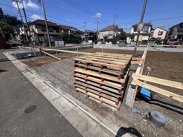 建物完成予定は令和8年11月末です。