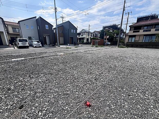 戸建てが立ち並ぶ静かな住宅街。四季折々の移り変わりを感じながら自然と楽しみ、暮らす、そんな毎日を日々の中で感じられる住環境