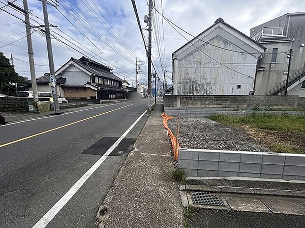 目の前の道路