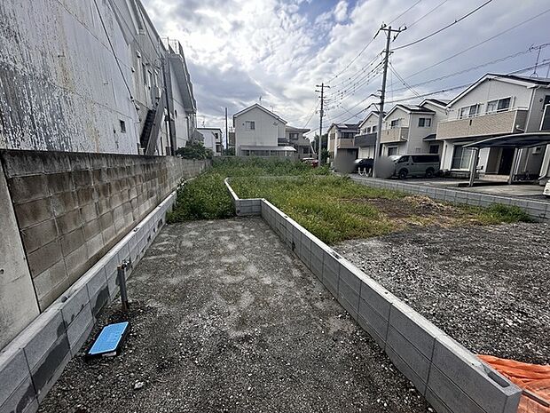 カースペースは1台駐車できます。車庫の出し入れのしやすさなど、実際に現地にてご確認ください。