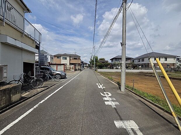 戸建てが立ち並ぶ静かな住宅街。四季折々の移り変わりを感じながら自然と楽しみ、暮らす、そんな毎日を日々の中で感じられる住環境