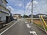 外観：戸建てが立ち並ぶ静かな住宅街。四季折々の移り変わりを感じながら自然と楽しみ、暮らす、そんな毎日を日々の中で感じられる住環境 