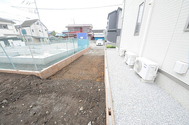 戸建てが立ち並ぶ静かな住宅街。四季折々の移り変わりを感じながら自然と楽しみ、暮らす、そんな毎日を日々の中で感じられる住環境 