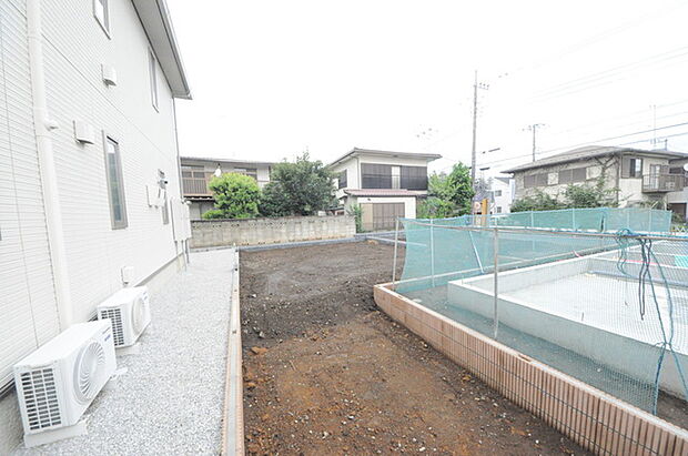駅まで歩いて4分の立地で通勤や通学に便利です。