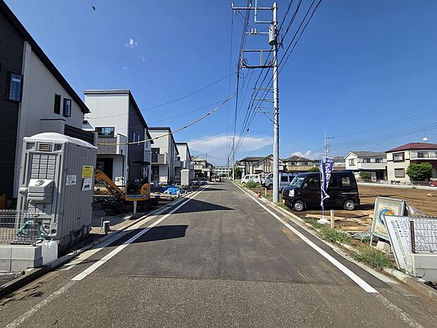 6m幅員の道路に面しておりお車の運転が苦手な方でも安心して出入りいただけます。