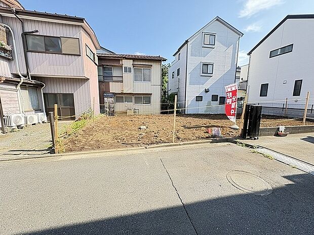 戸建てが立ち並ぶ静かな住宅街。四季折々の移り変わりを感じながら自然と楽しみ、暮らす、そんな毎日を日々の中で感じられる住環境