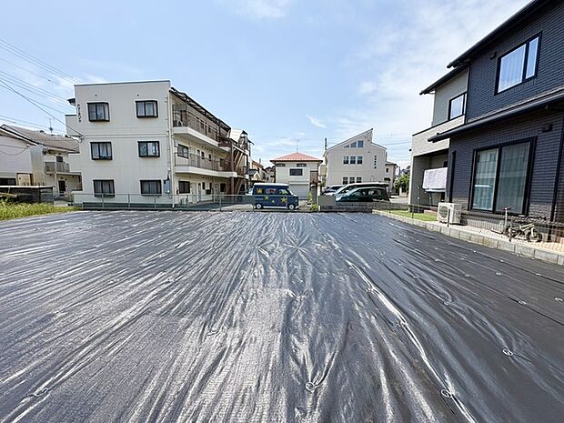 戸建てが立ち並ぶ静かな住宅街。四季折々の移り変わりを感じながら自然と楽しみ、暮らす、そんな毎日を日々の中で感じられる住環境 