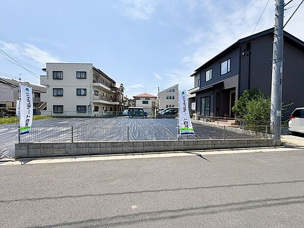 周辺は閑静な住環境で暮らしやすい立地です。