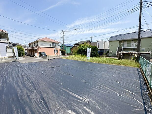 戸建てが立ち並ぶ静かな住宅街。四季折々の移り変わりを感じながら自然と楽しみ、暮らす、そんな毎日を日々の中で感じられる住環境 
