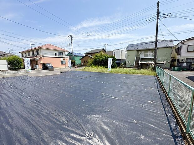 戸建てが立ち並ぶ静かな住宅街。四季折々の移り変わりを感じながら自然と楽しみ、暮らす、そんな毎日を日々の中で感じられる住環境 