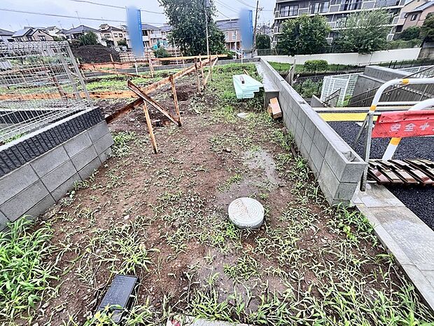 セカンドカーや来客時にも便利なカースペース2台分ございます。