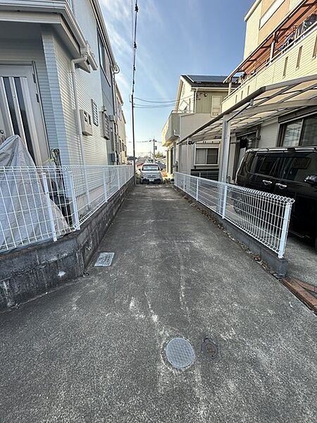 戸建てが立ち並ぶ静かな住宅街。四季折々の移り変わりを感じながら自然と楽しみ、暮らす、そんな毎日を日々の中で感じられる住環境