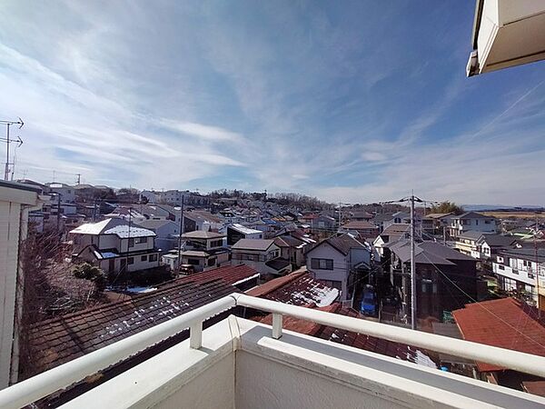 窓から眺める風景は一日の疲れを癒すヒーリングを奏でる、心地の良い時間を演出してくれます。室内も重要ですが、周りの環境もマイホーム選びの大事なポイント