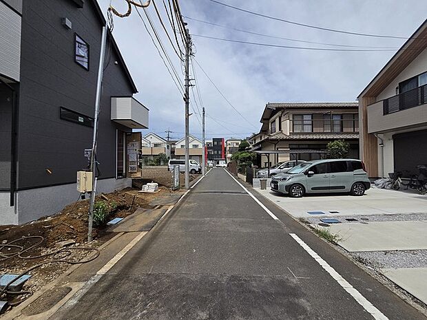 戸建てが立ち並ぶ静かな住宅街。四季折々の移り変わりを感じながら自然と楽しみ、暮らす、そんな毎日を日々の中で感じられる住環境