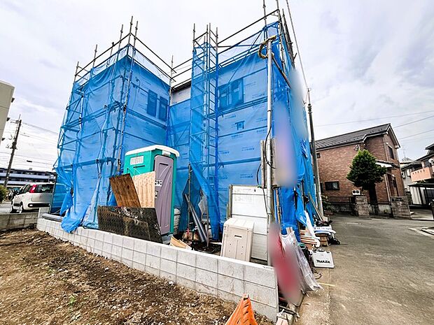 カースペースは1台駐車できます。車庫の出し入れのしやすさなど、実際に現地にてご確認ください。