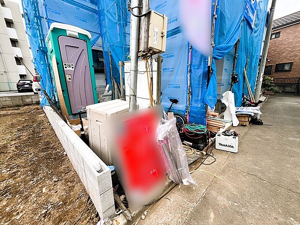 カースペースは1台駐車できます。車庫の出し入れのしやすさなど、実際に現地にてご確認ください。