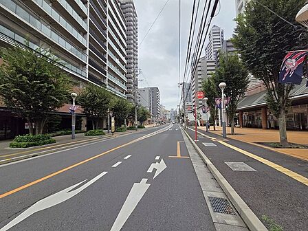 マンション前面道路