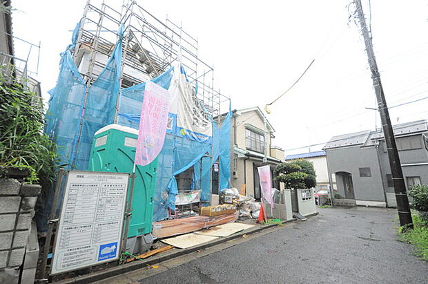 南道路に面しており日中もたくさんの陽が入ります。風通りや周辺環境など実際に現地にてご確認ください。
