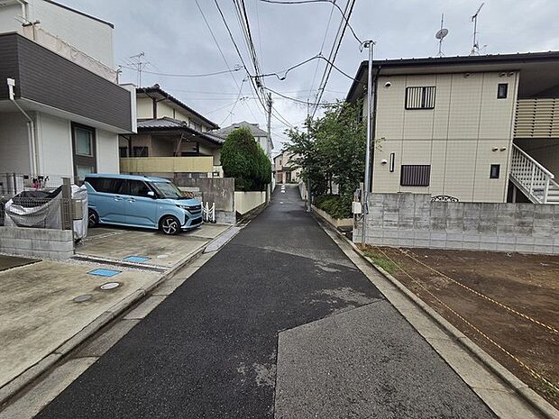 戸建てが立ち並ぶ静かな住宅街。四季折々の移り変わりを感じながら自然と楽しみ、暮らす、そんな毎日を日々の中で感じられる住環境