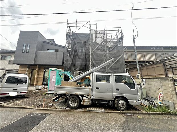 戸建てならではのお庭スペース。BBQやガーデニング、お子様のプールなど、、、、様々な楽しみ方ができるプライベート空間。ご家族皆さままで思いっきりお楽しみください。 