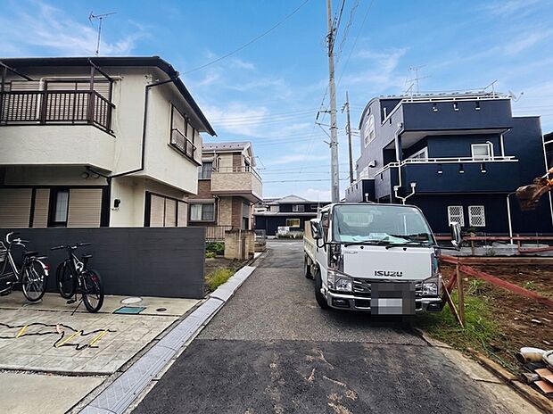 カースペースは1台駐車できます。車庫の出し入れのしやすさなど、実際に現地にてご確認ください。