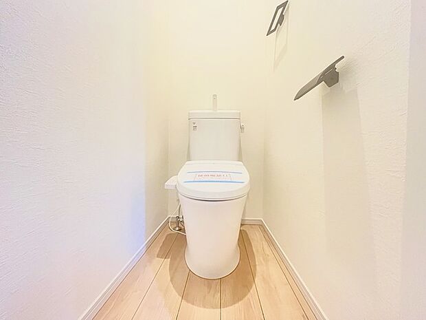 1.2階にそれぞれトレイがございます。朝の混雑時に分散して利用できるほか、ゲスト用としても使い分けることもできます。