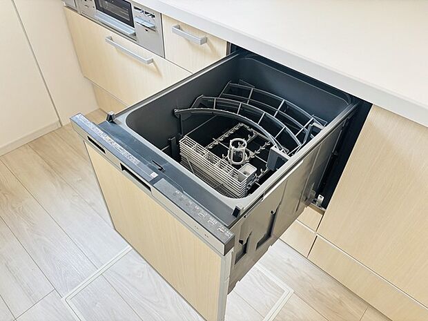 家事時間を短縮できる食洗機付き、毎日の負担を減らしてお料理を楽しめる嬉しい設備です。