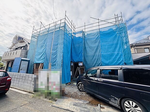 セカンドカーや来客時にも便利なカースペース2台分ございます。