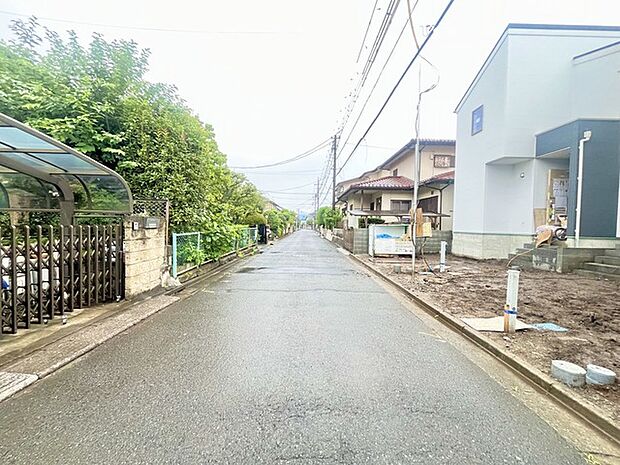 6m幅員の道路に面しておりお車の運転が苦手な方でも安心して出入りいただけます。