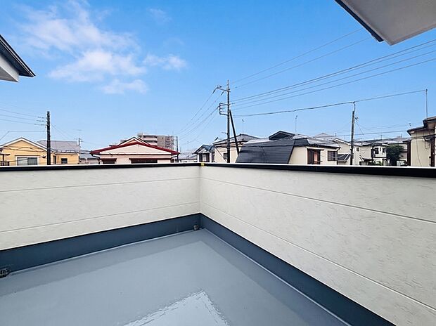 窓から眺める風景は一日の疲れを癒すヒーリングを奏でる、心地の良い時間を演出してくれます。室内も重要ですが、周りの環境もマイホーム選びの大事なポイント