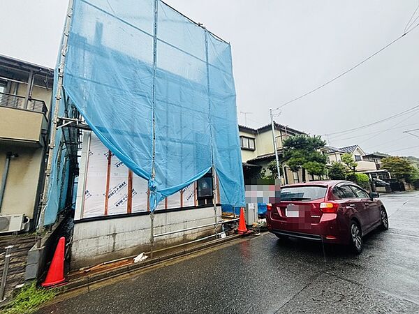 戸建てが立ち並ぶ静かな住宅街。四季折々の移り変わりを感じながら自然と楽しみ、暮らす、そんな毎日を日々の中で感じられる住環境