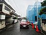 外観：商業施設が徒歩圏内に充実、日々のお買い物も安心な環境です。  