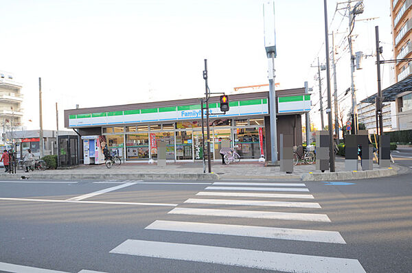 ファミリーマート　小手指店（390m）