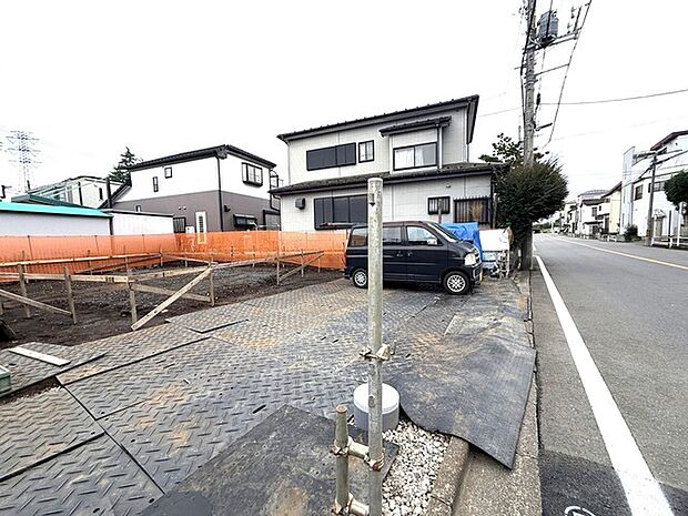 セカンドカーや来客時にも便利なカースペース2台分ございます。