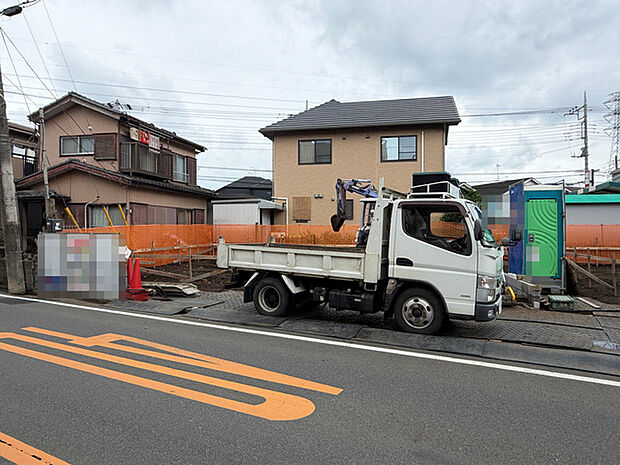 セカンドカーや来客時にも便利なカースペース2台分ございます。 