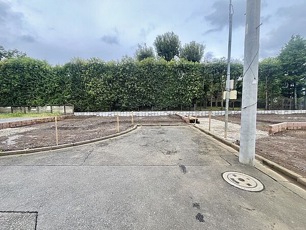 6m幅員の道路に面しておりお車の運転が苦手な方でも安心して出入りいただけます。