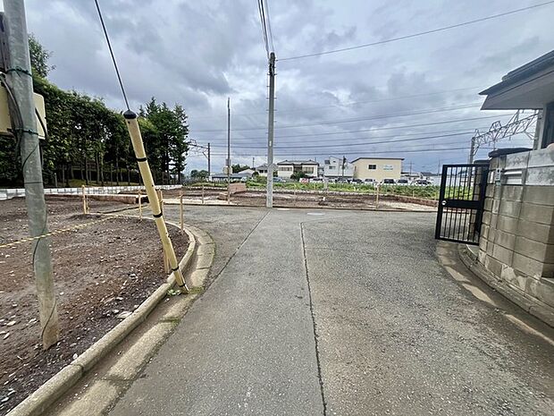セカンドカーや来客時にも便利なカースペース2台分ございます。
