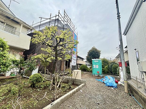 リビングは広々とした18帖ございます。