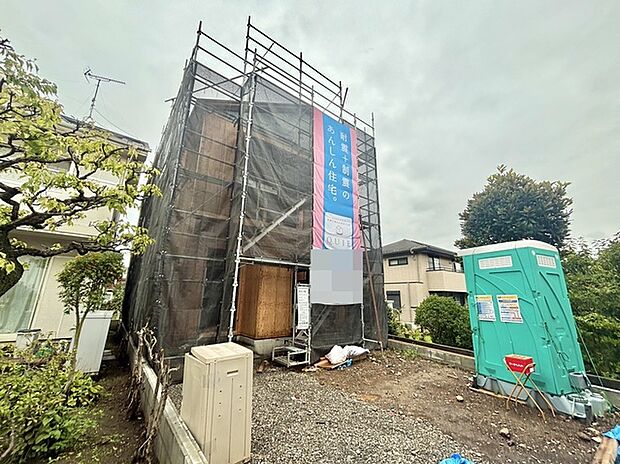 南側はゆとりあるお庭スペースがございます。