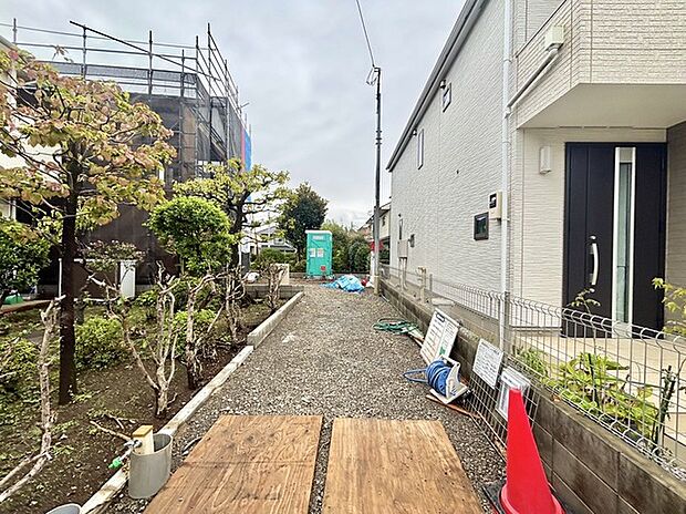 車種によりますがお車2台駐車可能です。