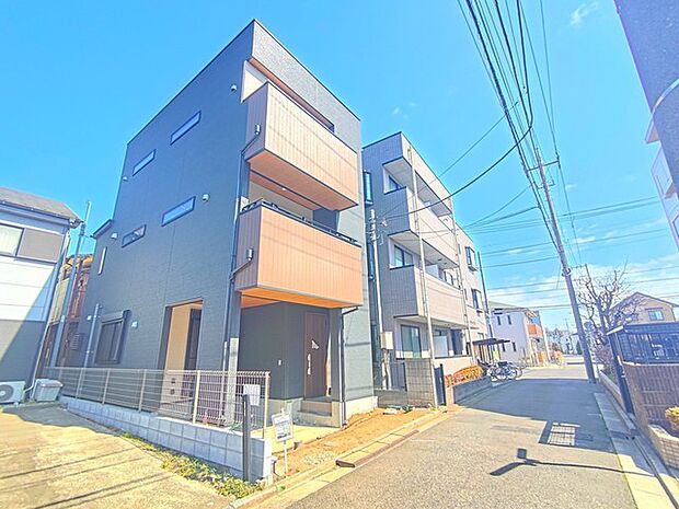 前面道路は近隣住民以外の交通がほとんど無く、静かで安全な環境が保たれやすい立地です。