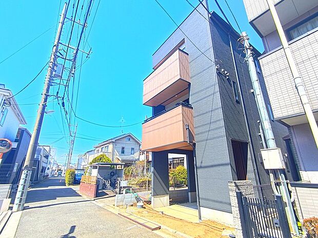 周辺の街並み 周囲は閑静な住宅街でありながら、商業施設多数で便利な立地です。(10m)