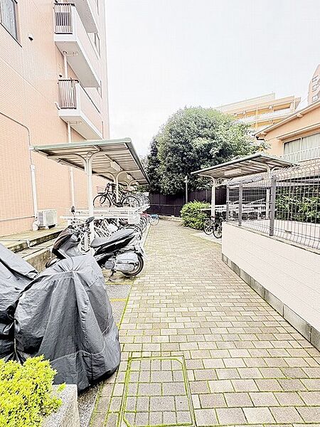 屋根付きの駐輪場スペース