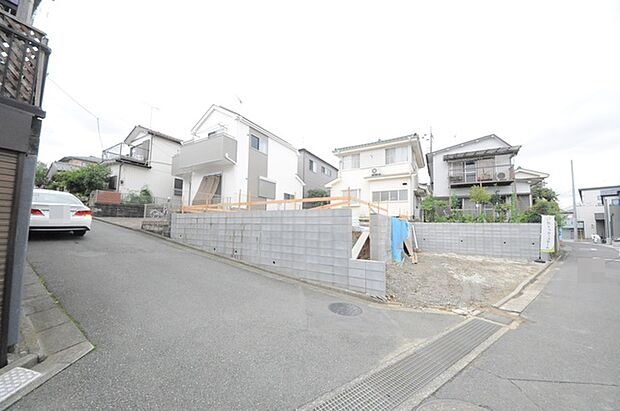 洗面室と洗濯機置き場はそれぞれ独立した造り。